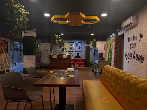 Cafe Chocolicious cafe - Best Cafe in Hubli (Pizza/Pasta/Burger/Sandwich/Apatizers/Shakes/Coffee)