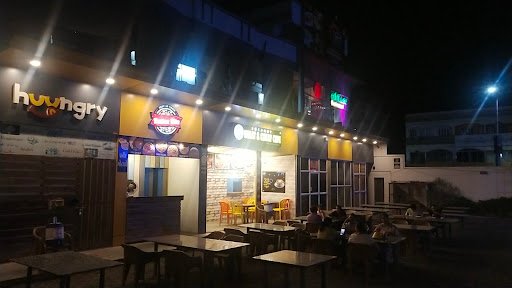 Helly & Chilly Cafe.