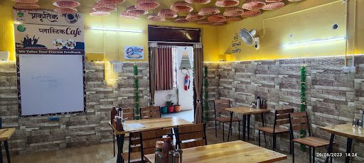 प्राकृतिक प्लास्टिक कैफ (Natural Plastic Cafe)