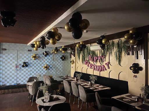 Three Guys Cafe And Lounge