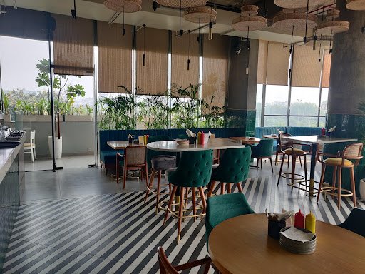 C'est La Vie World Food Cafe - Worldmark C'est La Vie World Food Cafe - Worldmark