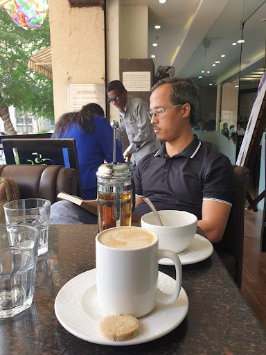 Aromas Café & Bistro