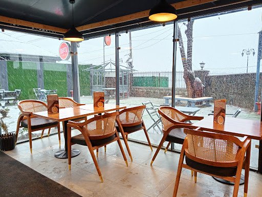 Barista Diner Dal Lake