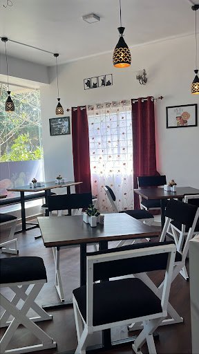 White House Cafe and Resto