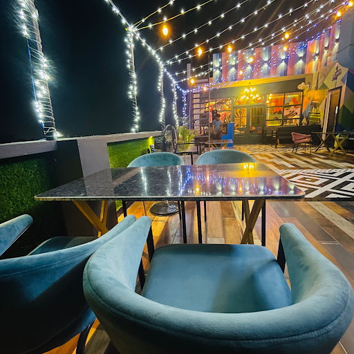 The Grey House (Cafe | Terrace | Lounge) | Grey Courtyard