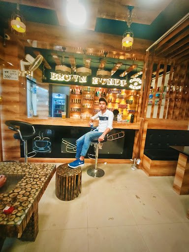 BROWN MUNDE CAFE