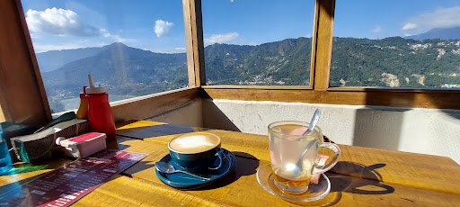 THE LOCAL CAFÉ- Best Cafe/Restaurant/Bakery Shop in Gangtok