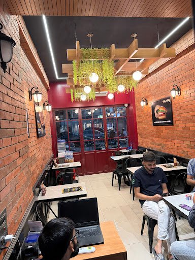 Helly & Chilly Cafe Helly & Chilly Cafe