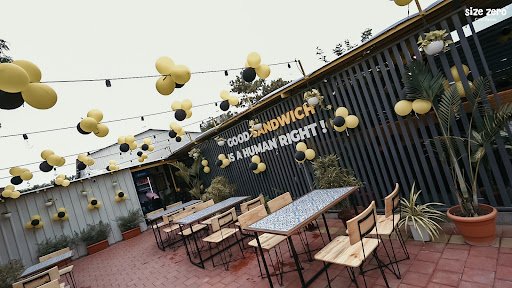 Size zero cafe restro