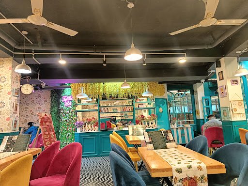 CAFE FRIDAY SOLAN - Best Multi-Cuisine Restaurant In Solan( Most Instagrammable Cafe ) 100% Vegetarian ❤️ CAFE FRIDAY SOLAN - Best Multi-Cuisine Restaurant In Solan( Most Instagrammable Cafe ) 100% Vegetarian ❤️