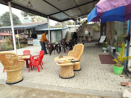 Farmer's Cafe' & Home Stay