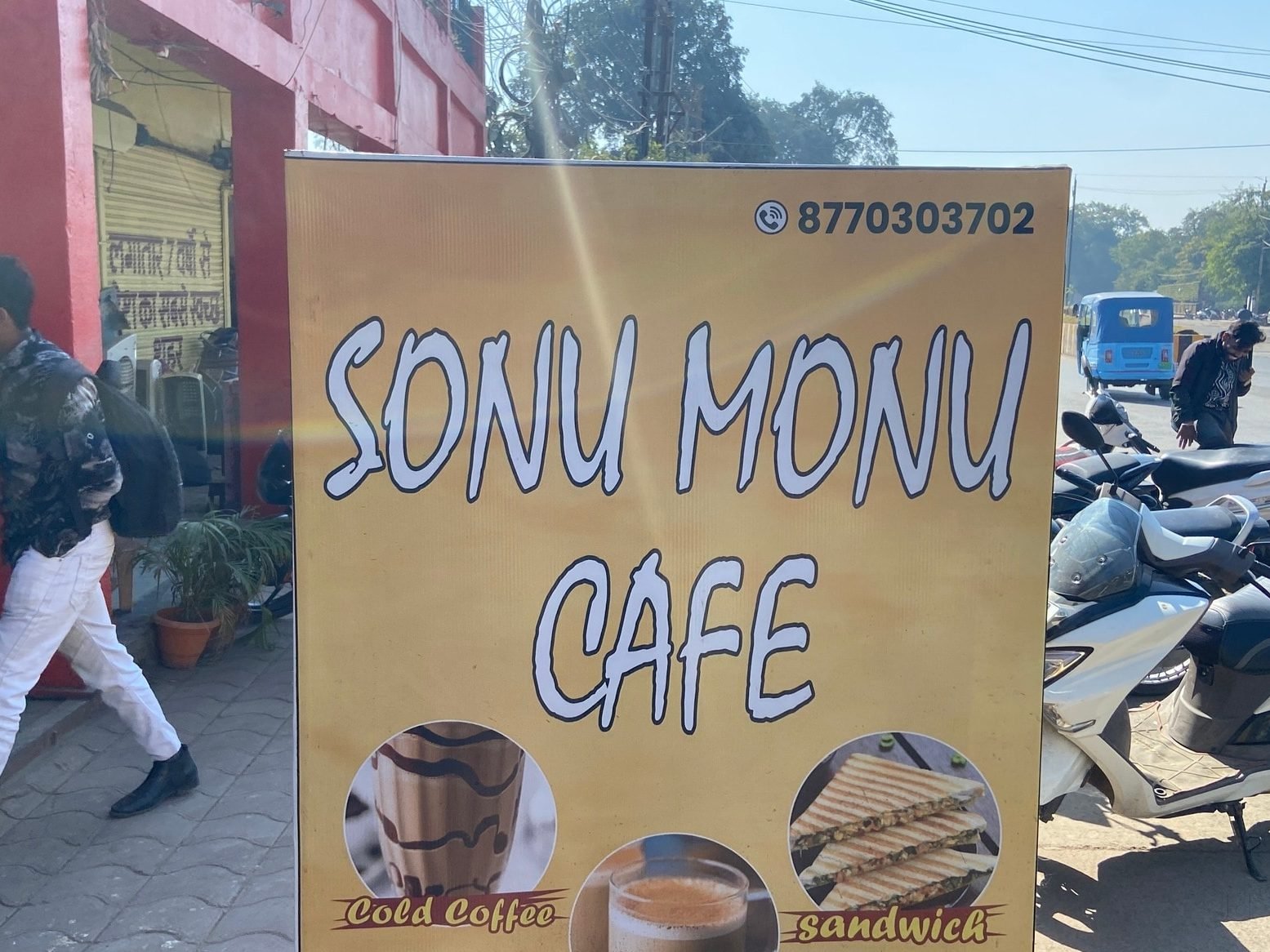 monu coffee house