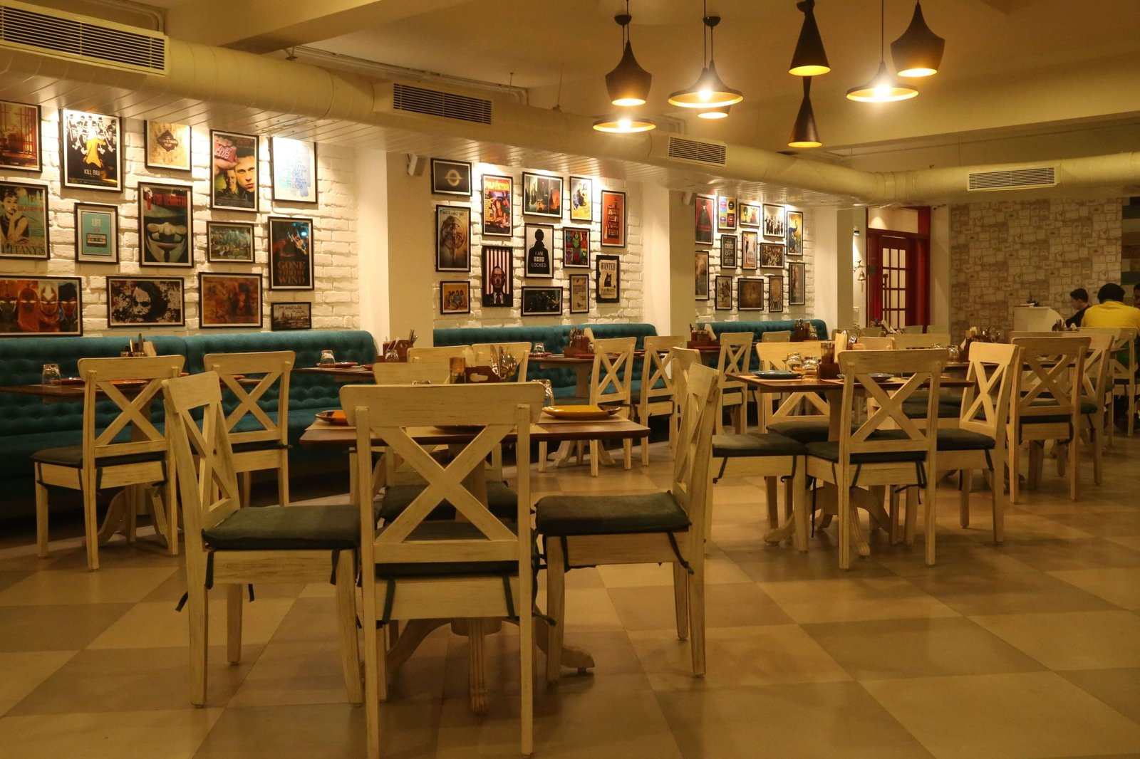 romas cafe diner scaled