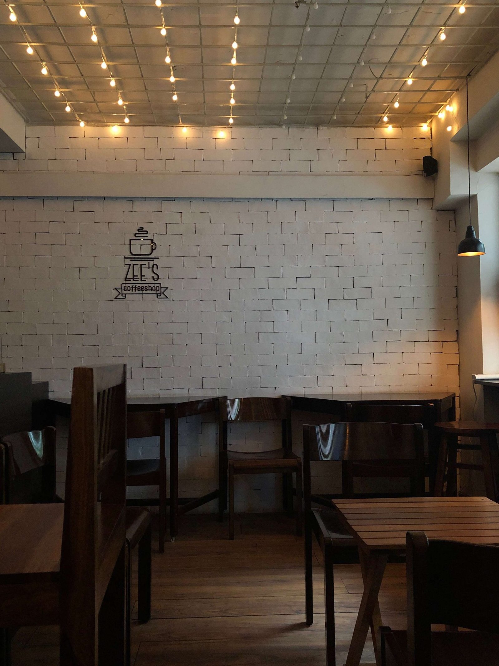 zees coffeeshop scaled