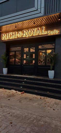 Rich' N ' Royal Cafe